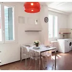 Canal-View, Apartment In Venice